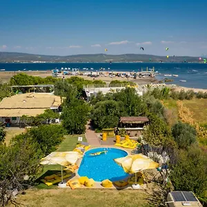 https://urla-surf-house.aegeanhotels.net